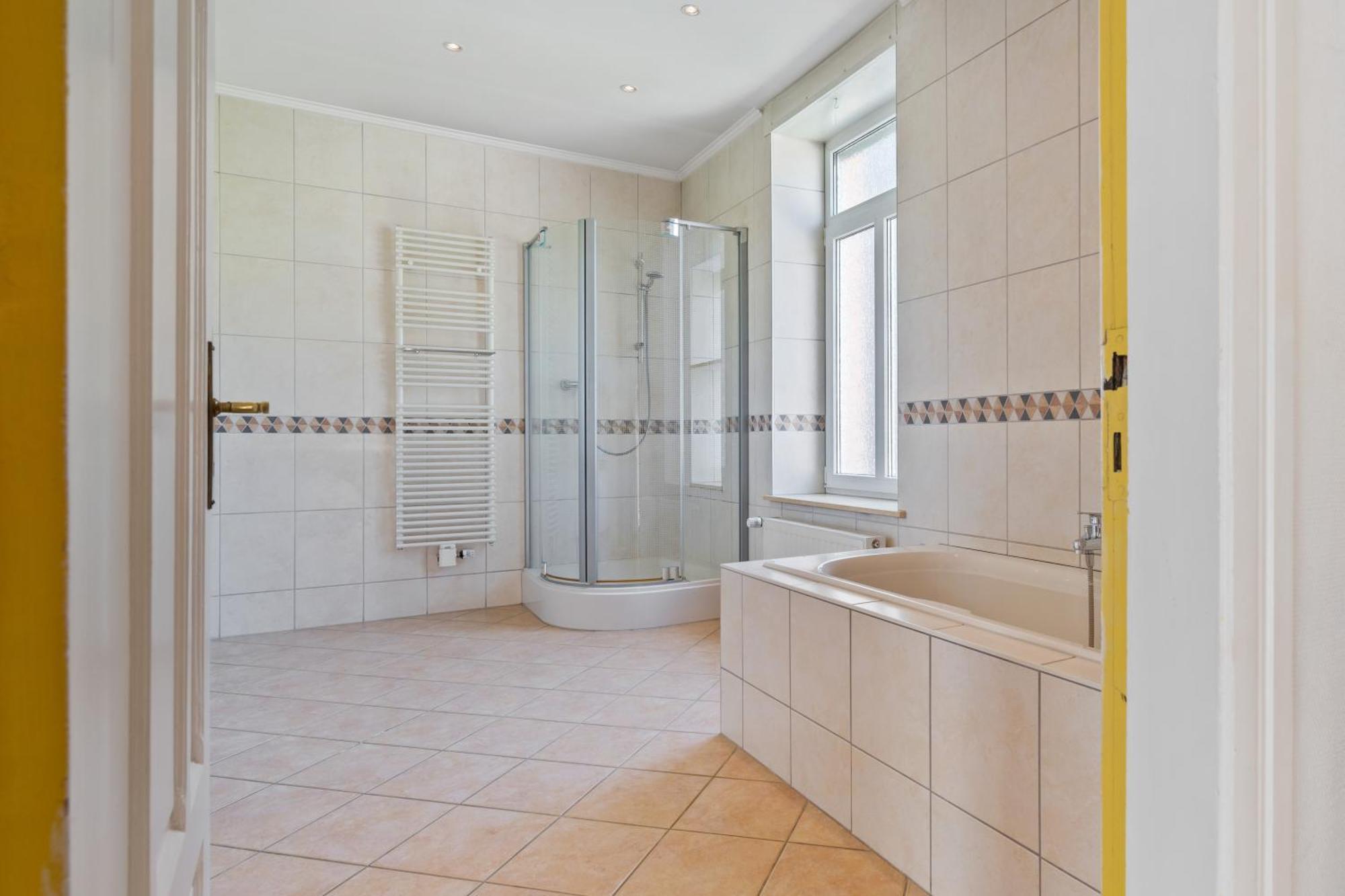 Charming 3-br Townhome Near City Center Luxemburg